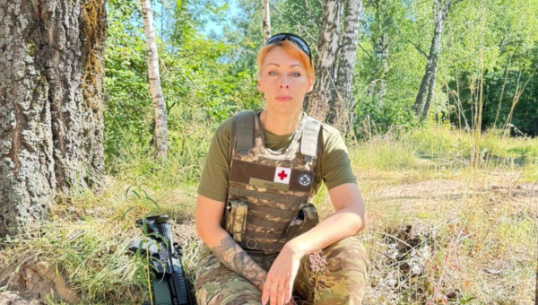 Це війна, а значить треба чимось жертвувати. Як мати трьох дітей стала бойовою медикинею